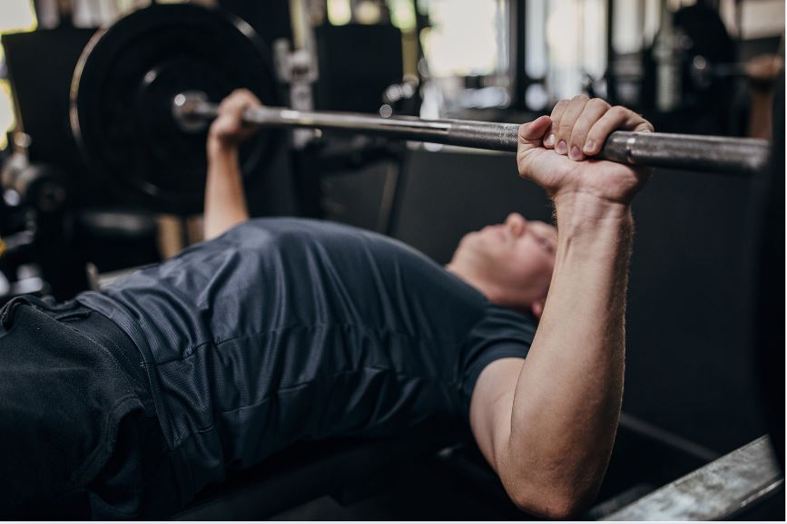 ベンチプレス 何キロからすごい